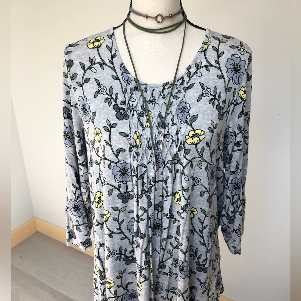 Croft & Barrow Grey Floral Vine Print Top Size Large